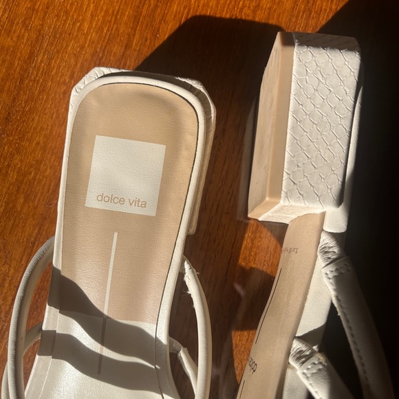 Dolce Vita Ivory Haize Sandals - Picture 4 of 10